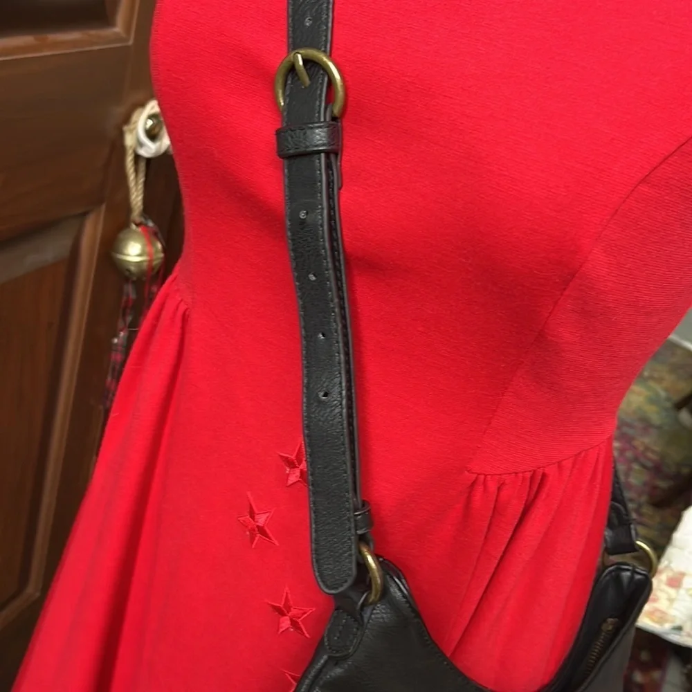 Universal thread     Black Crossbody Bag Adjustable strap   13”w x 13”h  EUC